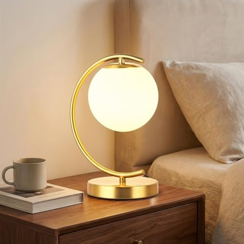Alpinaluz Tischlampe mit opalweißem Glasglobus und geschwungener goldener Stahlbasis, E27 Fassung, moderne elegante Innenbeleuchtung für Schlafzimmer, Wohnzimmer, Büro und Arbeitszimmer