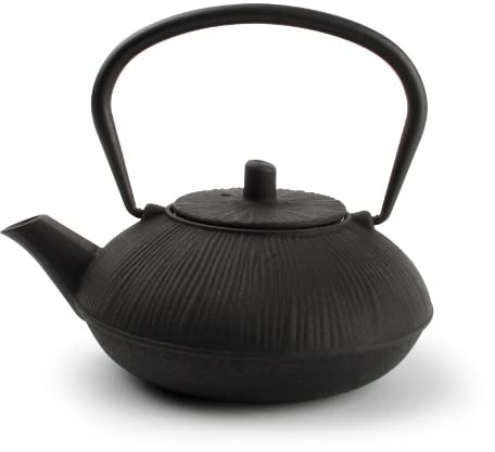 Japanische Teekanne aus Gusseisen schwarz mit Siebeinsatz 500 ml