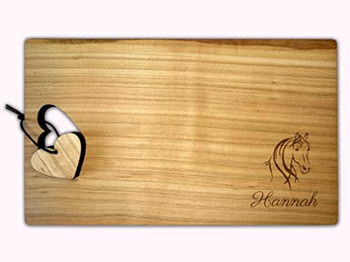 Schneidebrett Herz | PFERD Holzbrett personalisiert mit Name graviert, Geschenkidee Reiter, Ostern, Weihnachten, Herzbrett, Frühstücksbrett Mädchen Frauen Pferdekopf Einheitsgröße