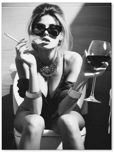 WBSTGUE Modernes sexy Frauen-Poster, Schwarz-Weiß-Fotografie, Leinwand-Kunst, Frau auf Toilette, raucht und trinkt Wein, Badezimmer-Wanddrucke, Bilder für Bar, Badezimmer, WC, Dekoration, 30,5 x 40,6