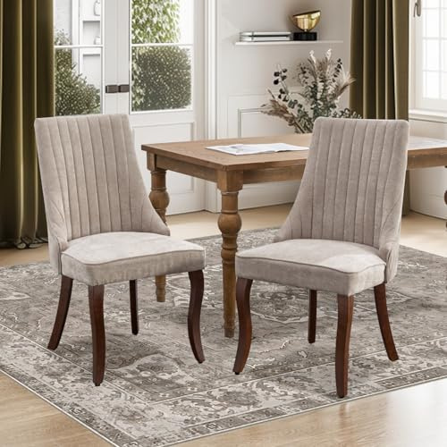 SoarFlash Conjunto de 2 sillas de Comedor, con Respaldo Alto y Acolchado Vertical, Patas de Madera Maciza curvadas, Elegante Silla tapizada para el Comedor, Beige Gris
