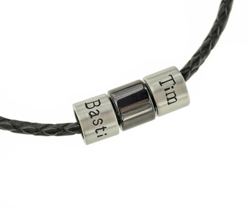 Timbalino Lederhalskette mit Gravur – Personalisierte Herrenkette aus Leder mit 3 Bead Anhängern – Handgefertigte Namenskette für Männer & Damen – 4mm Lederband geflochten