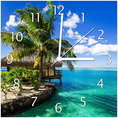 Wallario Design-Wanduhr Karibisches Meer Einsame Hütte unter Palmen aus Glas, Motiv-Uhr Größe 30 x 30 cm, weiße Zeiger