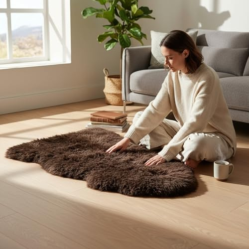 Tappeto di Vera Pelle di Pecora – 100% Lana Naturale, Morbido, Soffice e Setoso, Plaid di Lusso per Camera da Letto, Divano o Pavimento, Caldo e Traspirante (90 x 60 cm) (Marrone Cioccolato)