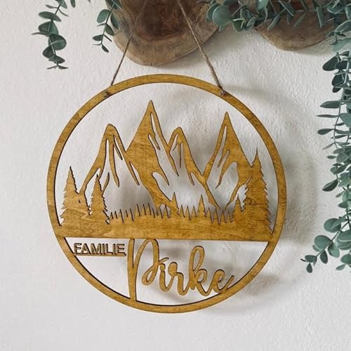 Kranz mit Namen, Bergliebe personalisiert, Holz personalisierte Deko Wand Einzug, Türkranz, Türschild Familie, Geburtstagsgeschenk Hochzeit