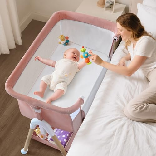 cozydwells 3 in 1 Beistellbett Baby, Tragbar reisebett Baby mit matratze Höhenverstellbar Bettchen Verstellbare Höhe & Neigung 6 abschließbare Räder Baby Co-Sleeper für Neugeborene Kleinkind Rosa
