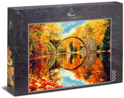 Ulmer Puzzleschmiede - Puzzle „Märchenwald“ – Klassisches 1000 Teile Puzzle – Puzzlemotiv der Rakotzbrücke - Kromlauer Herbstlandschaft mit perfektem Spiegelbild im farbenfrohen Herbst-Wald