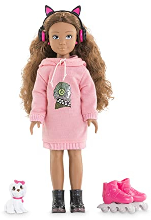 Corolle 9000600020 - Girls Melody Musik und Fashion Set, Ankleidepuppe im coolen Hoodiekleid mit Hund, trendy Kopfhörer, Ohrringe, Inlineskates, 28cm Spielpuppe mit Vanilleduft, ab 4 Jahren