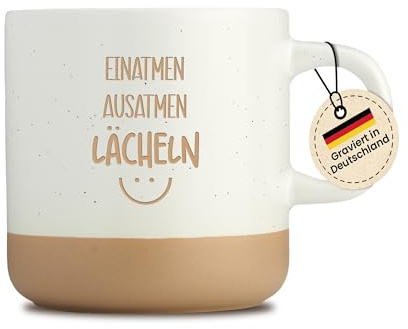 LIEBTASTISCH - Einatmen Ausatmen lächeln - Tasse mit Gravur - 360 ML - Spülmaschinenfest & Mikrowellenfest - Kaffeetasse - Teetasse - Beige