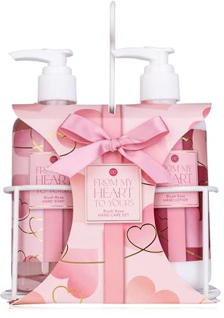 Accentra handvårdsset FROM MY HEART TO YOURS i en dekorativ trådkorg, 290ml handtvål och 290ml handlotion i en pumpdispenser berikad med doften Blush Rose - påfyllningsbar
