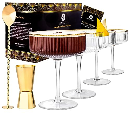 Vemacity Elegante Espresso Martini Gläser 4er Set mit Goldrand & Cocktail Zubehör | Gerippte Glas | Handgefertigte Cocktailgläser Set | Ideal Champagner Schalen und Champagner Gläser | Martinigläser