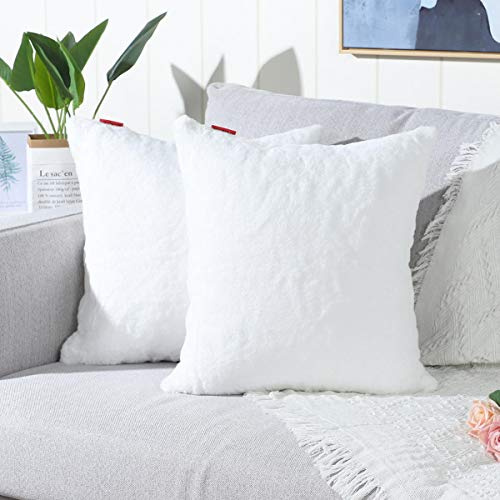 Mandioo Lot de 2 Housses de Coussin en Fausse Fourrure Blanche Pure 45x45cm Taie d'oreiller Douces Moelleuses et Parfaites pour Décorer Votre Canapé Chambre ou Voiture