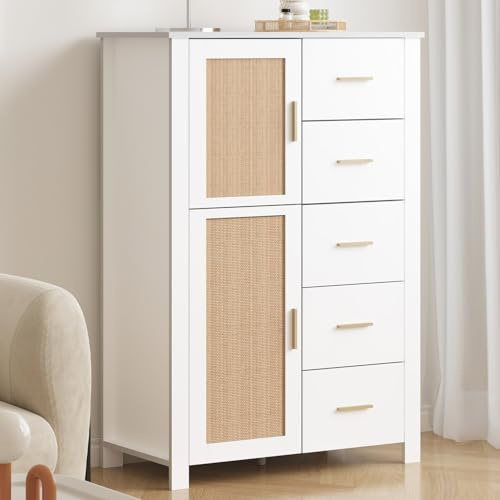 IBF 5 Schubladen Kommode weiß aus Rattan und Holz Moderne Farmhouse Kommode mit Schubladen und Kippsicherung für Schlafzimmer Flur Sideboard Weiß 116cm