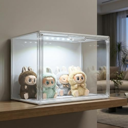 GUDEMAY Transparente stapelbare Acrylbox mit Magnettür & LED, Vitrine | Display-Box & staubdichter Organizer für den Schrank. Acryl Schaukasten für Figuren, Handtaschen, Schuhe & Sammlerstücke