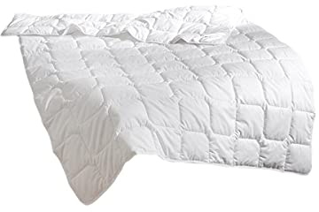 Traumschlaf Atmungsaktive Premium Sommerbettdecke Füllung: 100% 3M Thinsulate Faser für Allergiker geeignet 155x220 cm
