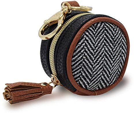 Itzy Ritzy Pacifier Case with Clip - Pacifier Charm Pod innehåller klapp för att enkelt fästa på en blöja eller väska; mått 2,5 tum i diameter och håller 2 pacifiers, svart