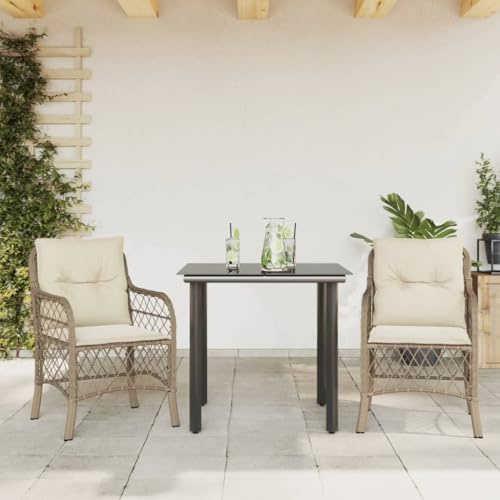 QJBSAVVA 3-TLG. Bistro-Set Beige 80×80 cm Tisch mit Glasplatte Poly-Rattan-Gestell mit dicken Cremeweißen Kissen Sitzgruppe für kleinen Balkon Garten und Terrasse Modern und robust