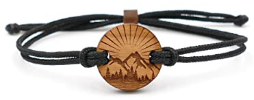 WALDHERZ Holz Armband Berge und Sonne aus Kirschholz | Rückseite personalisierbar | handgefertigt in Deutschland | nachhaltig und vegan