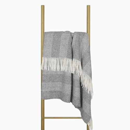 Nostra Zelandia 100% Coperta in Pura Lana – Plaid Caldo, Traspirante e Leggero per Divano, Letto e Uso Esterno, Termoregolante con Frange - Prodotto in Europa