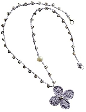 Collana con Fiore di Ortensia all’Uncinetto – Lilla con Perline e Perla di Fiume