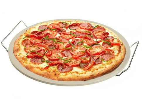 Virsus Pietra Refrattaria Per Pizza Rotonda 3670, colore Beige, Diametro 32,5 cm, Vassoio in Ceramica, supporto e manici in metallo, per cottura Pizza, Pane, Focacce in Forno, Resistente fino a 500°C