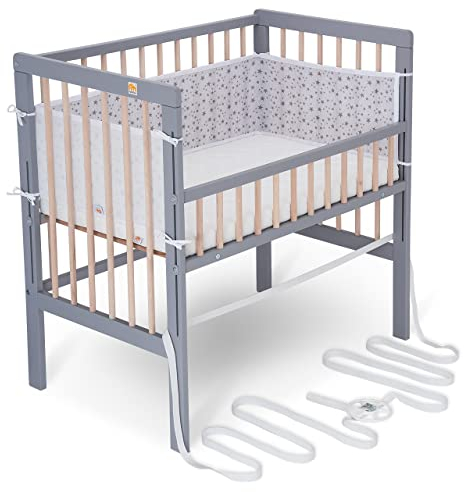 FabiMax Baby Beistellbett für Boxspringbett, TÜV geprüft 2022, inkl. Matratze und Nestchen aus Netzstoff, Buche massiv grau/Natur, Comfort/graue Sterne auf weiß