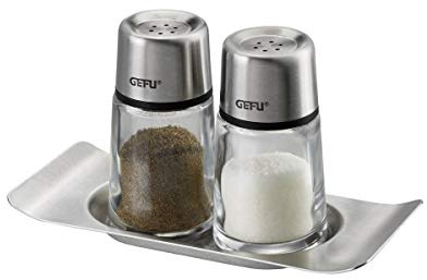 GEFU BRUNCH Salz- und Pfefferstreuer Set mit Tablett aus Glas | Konische Gewürzstreuer mit dichtem Aufsatz, 2er Set inklusive Untersetzer, spülmaschinengeeignet für Frühstück