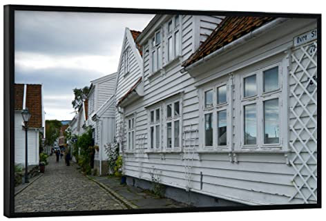 artboxONE Poster mit schwarzem Rahmen 30x20 cm Natur Straße in Gamle Stavanger - Bild Haus historisch holzhäuser
