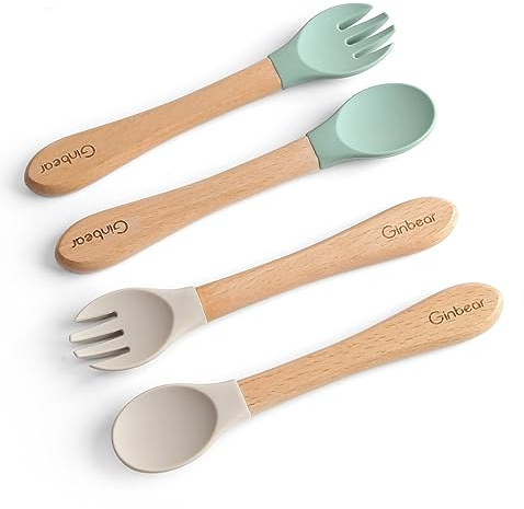 Ginbear Set med 4 silikonskedar och gafflar för barn från 12 till 18 månader, mjukt bestickset för småbarn (Hazy Green/Almond)