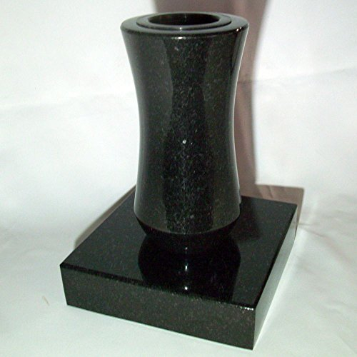 designgrab Atria Grabvase und Sockel aus Granit Schwedisch Black
