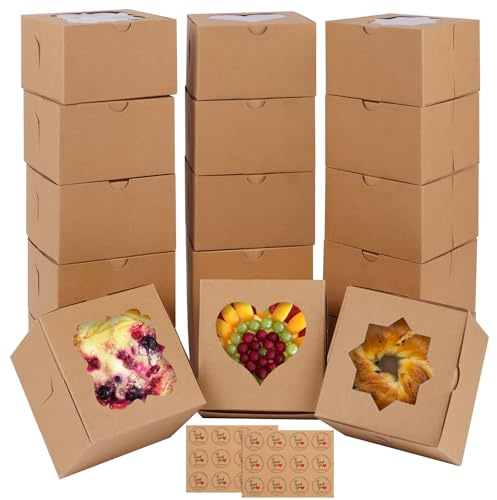 FORETOGO 18 Stück Bento Cake Box 10×10×6.5cm Kuchenverpackung Box | Braun Faltbar Papier Kuchenbox mit Drei Fensterformen und 24 Blättern für Gebäck Kekse Desserts Süßigkeiten