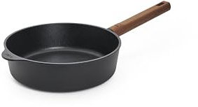 Woll Diamond QXR Eco Logic Guss-Hochrandpfanne - Induktiv -, Ø 24 cm, 7 cm hoch, mit festem nachhaltigem Holzstiel - Geeignet für alle Herdarten, PFAS-frei, Aluguss, backofenfest, schwarz
