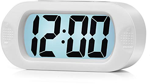Plumeet Einfach Einzustellen, Großer Digitaler LCD-Reisewecker, Mit Schlummermodus und Nachtlicht, Ansteigendem Soundalarm & Handgerät-Größe, Kinder (Weiß)