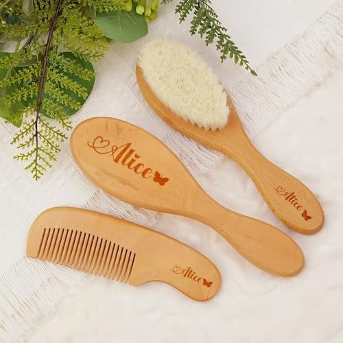 HDLOVE Individuell Gravierte Baby-Haarbürste Und Kamm Set Natürlichen Holzgriff Mit Ultra-weichen Ziegenhaar-Borsten, Sanfte Wiegenkappe Bürste, Personalisierte Baby-Dusche-Geschenk