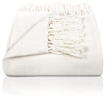 Gräfenstayn Premium Tagesdecke mit Fransen - 100% Baumwolle - 180 x 240 cm - Fischgrätenmuster Sommerdecke - Baumwolldecke als Bett-Überwurf, Couch-Überwurf, Sofa-Decke (Creme)