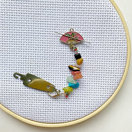 Fan Cercatore di Aghi per Punto Croce, Magnetico La Tata dell'ago con Infila ago Fai da Te Cristalli Pendente Decoro per Cucire Strumenti e Accessori