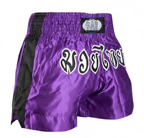 BAY Remy Thaiboxhose Kickboxhose Muay Thai Hose kurz aus Polyester mit traditioneller Thaischrift Lila/Schwarz für Damen, Herren, Kinder, Erwachsene, Mädchen, Jungen Größe XL
