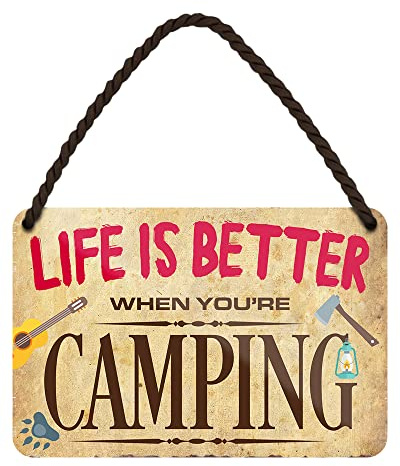 Life is better when you are camping - lustiger Camping Spruch - Metallschild mit Kordel und Saugnapf - Deko Schild Geschenk Campingwagen Wohnanhänger Wohnmobil Caravan - Wohnwagen Zubehör - 18x12cm