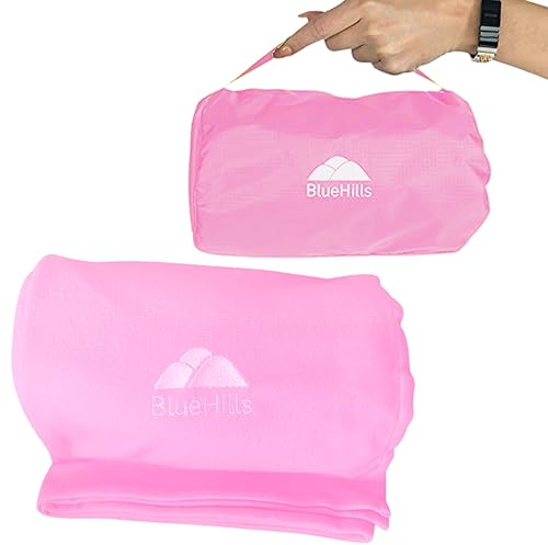 BlueHills Cobija de Viaje Ultra compacta, Almohada portátil Suave con Clip de Correa para Mochila, Paquete Grande, acogedora, Suave, compacta, Manta Grande para el Vuelo en avión (Rosa C006, 70 x 56