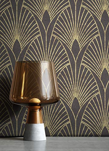 NEWROOM Tapete Schwarz Vliestapete Pfauenfeder - Mustertapete Modern Gold Blätter Ornamente Retro Grafisch 50er Art Glamour inkl. Tapezier-Ratgeber