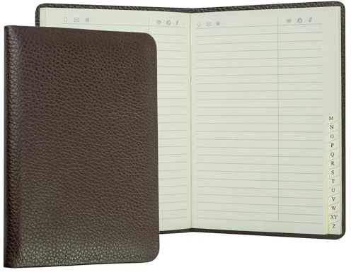 DELMON VARONE - Personalisierbares Adressbuch DIN A6+ gebunden mit A-Z Register in Softgrain Leder braun - Telefonbuch mit leicht wattiertem Hardcover Einband & alphabetischem Telefonregister