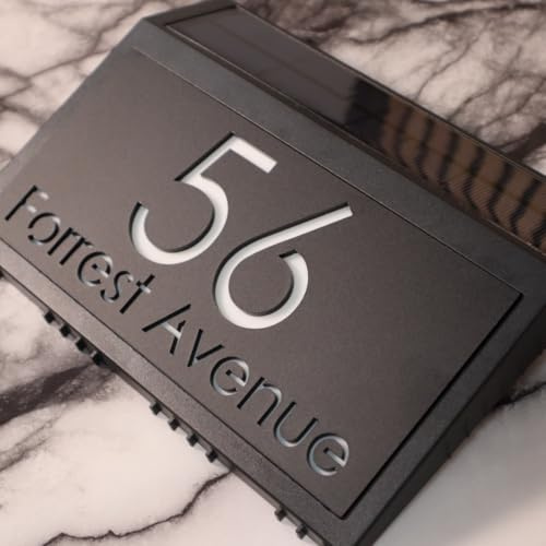 K Smart Sign LaLuce LED F2728 | Plaques de maison avec chiffres rétroéclairés - Plaques de numéro de porte pour mur et maison avec nom lumineux pour l'extérieur (A5 – Noir moderne)