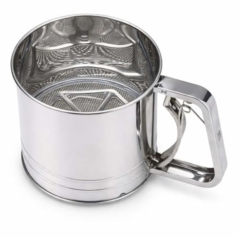 YSAMAX Flour Sifter with Handle, Durable Construction, Corrosion Resistance, Easy to Use, Non-Slip, Ergonomic Design, Rotating Sheet, Ideal for Icing Sugar & Rice Flour