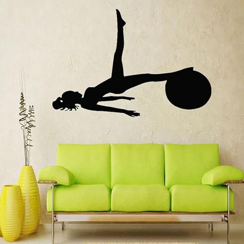 Calcomanía de pared de mujer con una bola de pilates para yoga, deportes, gimnasio, decoración extraíble para el hogar, silueta, arte, murales de vinilo, 29 x 41 cm