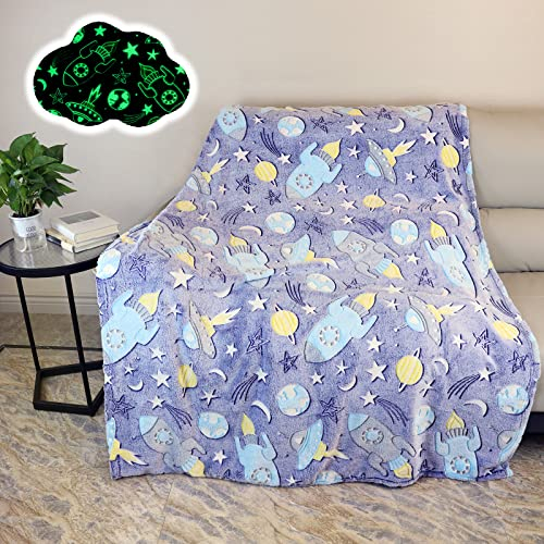 AVJWWD Kuscheldecke Kinder Decke, Grau Weltraum Decke Flanelldecke mit Sterne Monde Rakete Luftschiffe Muster, Weiche Bett Sofa Kinderdecke für Kinder Mädchen Jungen (A, 130x150cm)