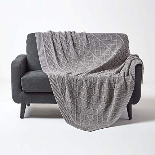Homescapes Strickdecke grau mit Zopfmuster 130x170 cm, Tagesdecke Baumwolle, Sofadecke geometrisch Gemustert, Wohndecke mit Rautenmuster