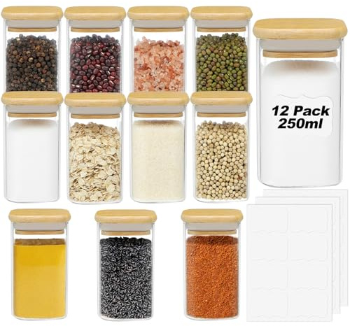 YUEYEE Gewürzgläser Eckig mit Deckeln und Etiketten,12er 8oz/250ml Kleine Gewürzbehälter mit Bambusdeckel für Gewürze,Salz,Samen,Zucker,Kaffee Tee Gewürzdosen Gewürzbox
