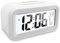 Nutabevr Reloj Despertador Digital para Dormitorios, con Termómetro, Alarma, Retroiluminación LCD, Reloj de Cabecera a Pilas, con Función Snooze para Niños, Adulto, Viajar, Blanco