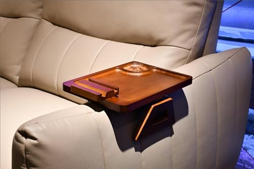 Couch-Armtablett Tisch Clip auf Sofa, Armlehne Tablett Tisch mit 360° drehbarem Telefonhalter, Bambus Beistelltisch für breite Couches Arm, Geschenk für Mama, Papa oder Freunde