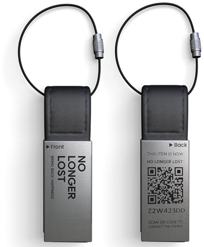 NoLongerLost Etichetta Valigia in Pelle con QR Code | Targhetta Bagaglio Resistente in Pelle & Metallo | Accessori Viaggio per Valigie, Borse & Etichette per Valigie | 5,5 × 1,7 cm